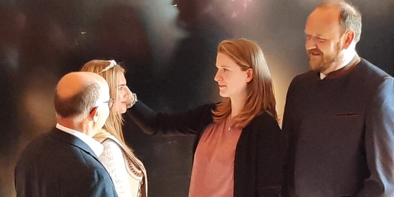 Krönung der neue Holunderkönigin Barbara II