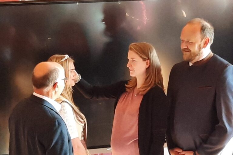 Krönung der neue Holunderkönigin Barbara II